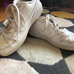 white nike court borough shoes